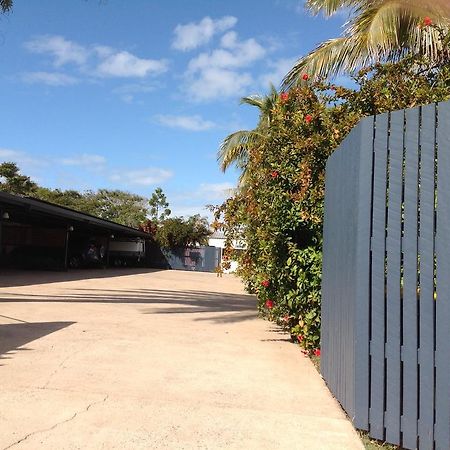 Emu Park Motel Екстер'єр фото