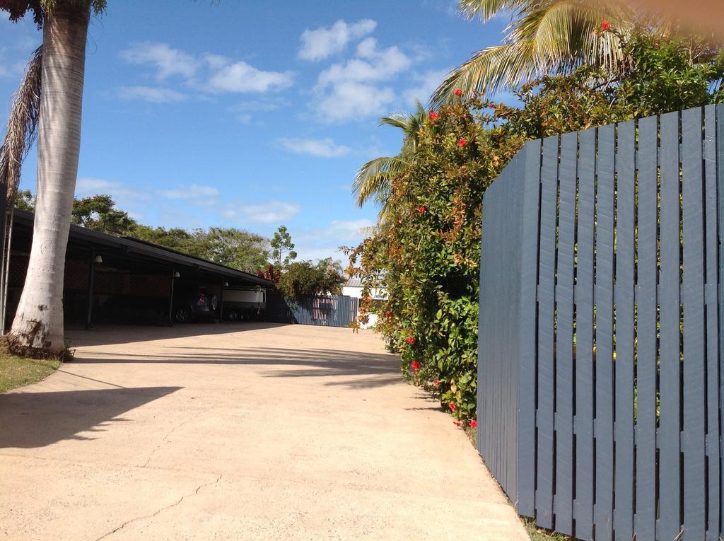 Emu Park Motel Екстер'єр фото