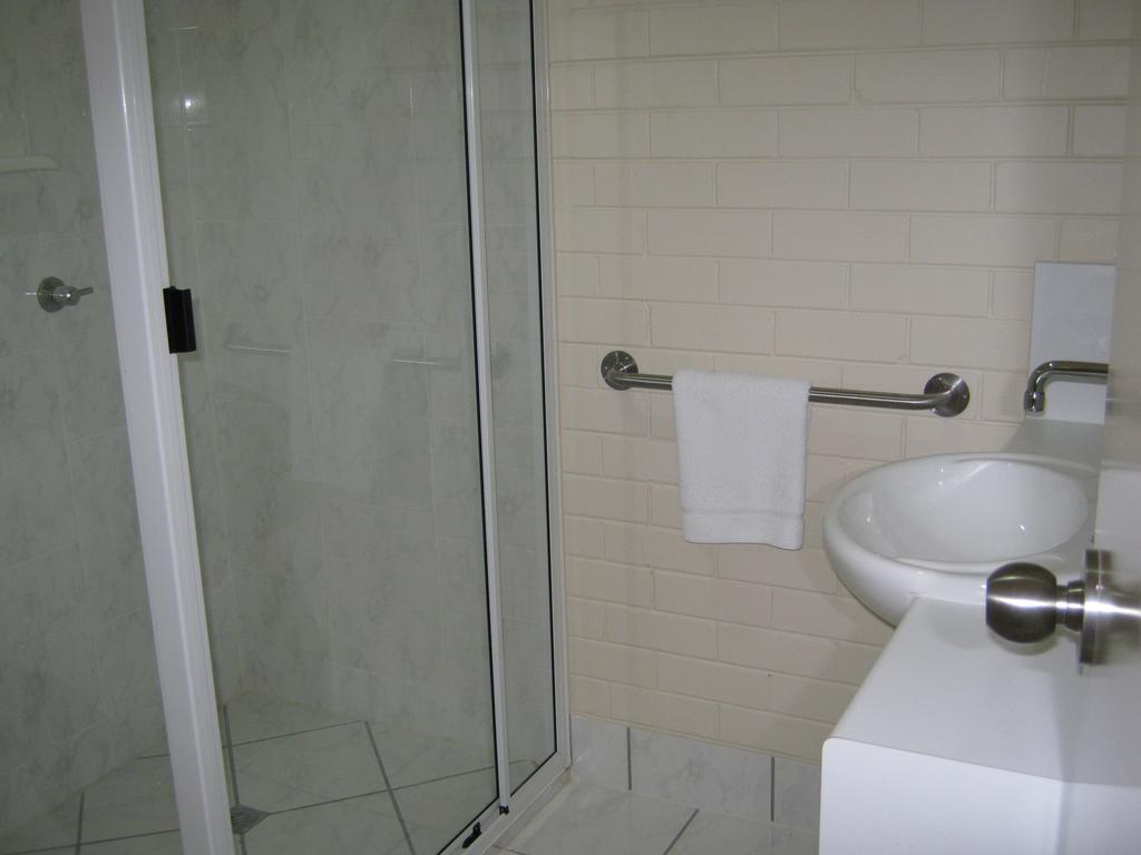 Emu Park Motel Екстер'єр фото