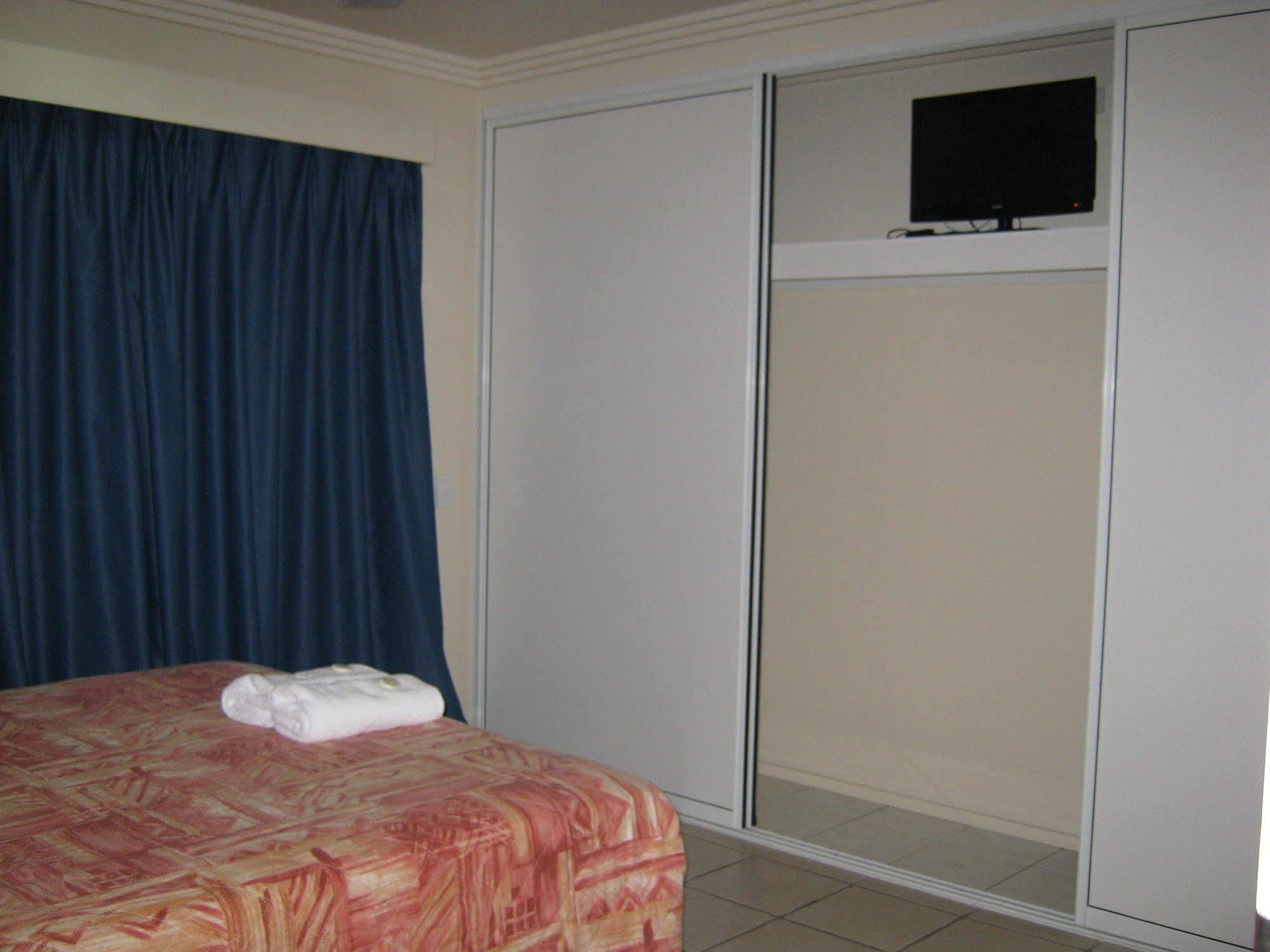 Emu Park Motel Екстер'єр фото