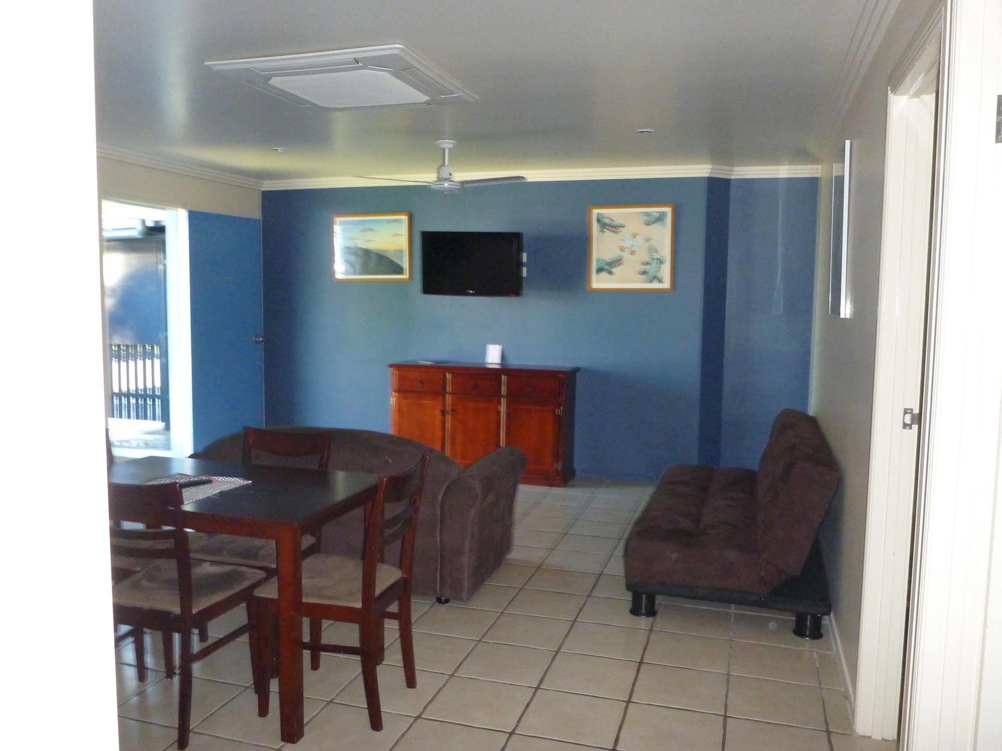 Emu Park Motel Екстер'єр фото