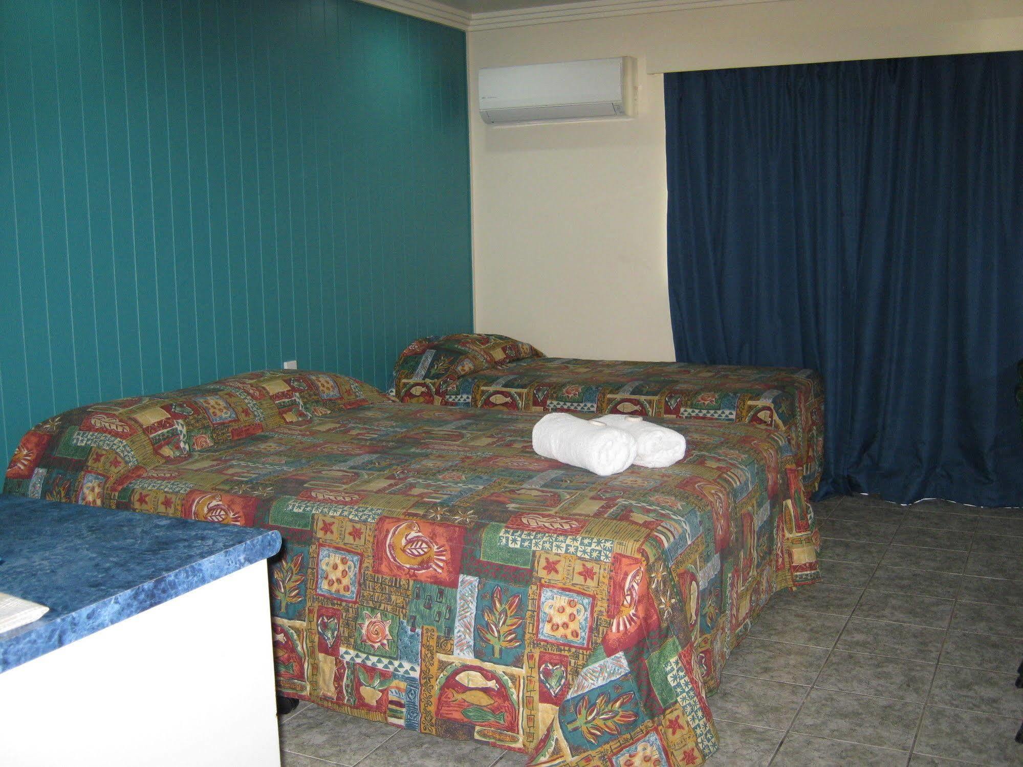 Emu Park Motel Екстер'єр фото