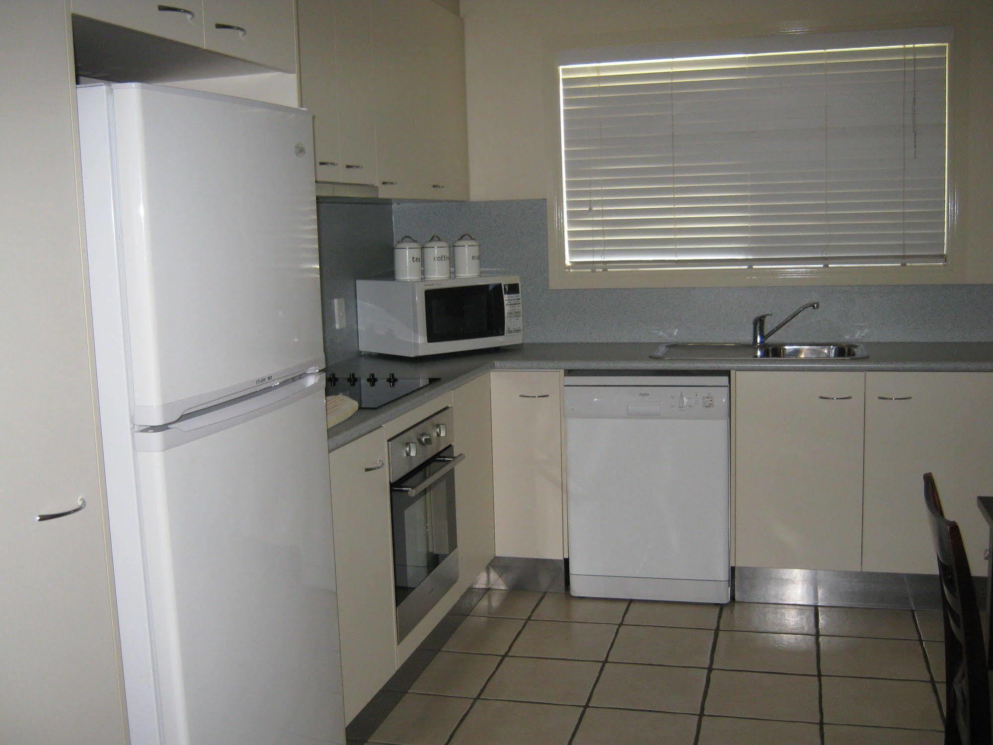 Emu Park Motel Екстер'єр фото
