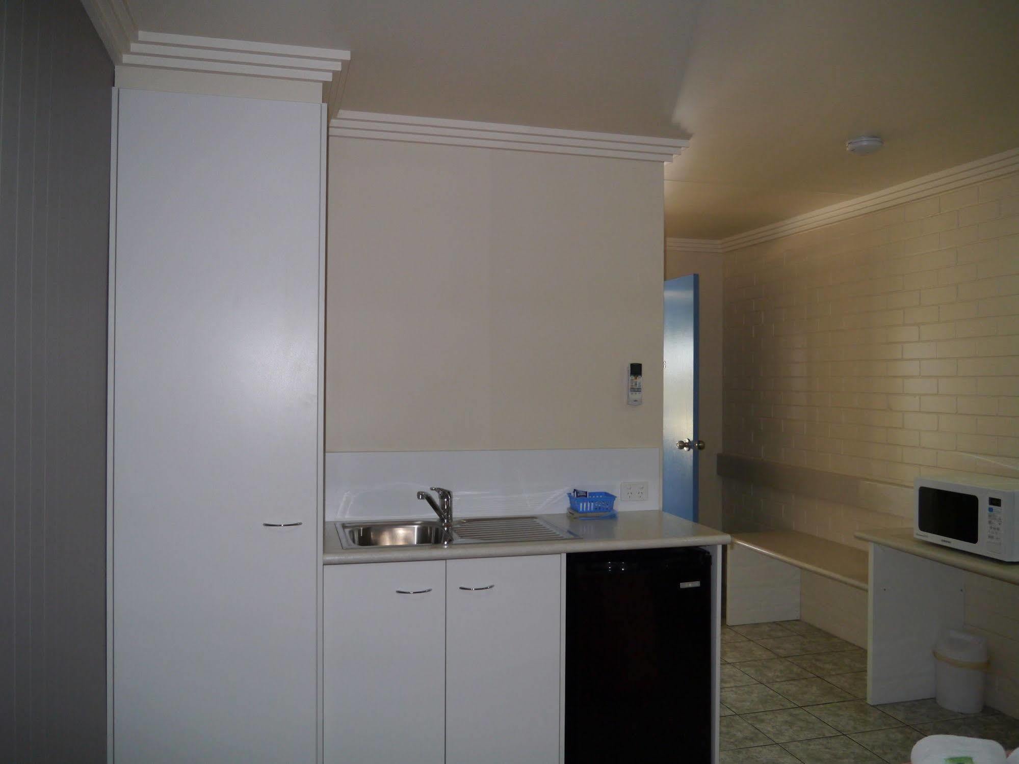 Emu Park Motel Екстер'єр фото